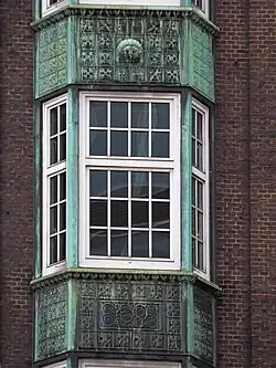 Mit Kupfer verkleideter Erker