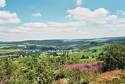 Blick nach Nordosten mit Neuhausen und der Talsperre Rauschenbach