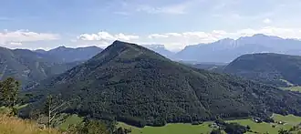 Nordwestansicht mit Göllstock und Tennengebirge im Hintergrund