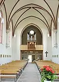 Kirchenraum mit Orgelempore