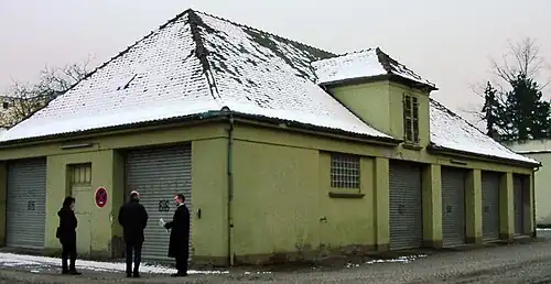 Ehemaliger Schweinestall vor der Sanierung (Februar 2005) …