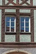 Fenstersäulen im Obergeschoss