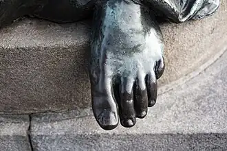 Detail am Rückert-Denkmal