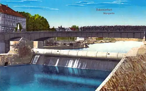 Zweites Walzenwehr der Welt von 1903 im Hauptarm von MAN (1963 abgebrochen), im Ersten Weltkrieg, mit Soldaten auf der Maxbrücke