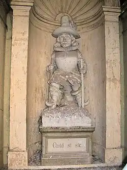 Petermänn-chenfigur in der Hoffassade des Schlosses (2009)