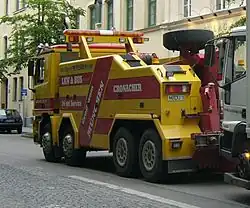 … mit Abschleppbrille