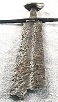 Durch unzureichende Entsalzung hervorgerufene Schäden an einem hochmittelalterlichen Schwert
