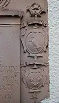 Ahnenwappen Altemps und Lante, rechts am Epitaph
