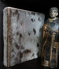 Ringordner, Einband Seehundfell (Great Greenland A/S, ca.&nbsp;1990)