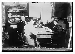 Séancen des spiritistischen Mediums Francesco Carancini (1863–1940) bei Leon von Erhardt in Rom, 1909