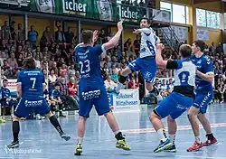 Roth aus dem Rückraum