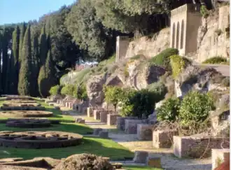 Ruinen auf der zweiten Terrasse