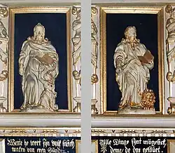 Relief am Kanzelkorb: Matthäus mit dem Menschen, Markus mit Löwen