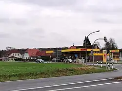 "Score"-Tankstelle und zwei Wohngebäude an der Bundesstraße 437 in Seghorn