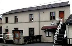 Bürgermeisteramt und Schulgebäude