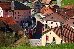 Enge Ortsdurchfahrt in Montbovon