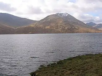 Blick von Norden über Loch Quoich zum Sgùrr Mòr