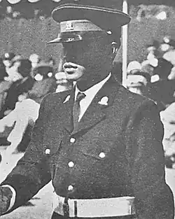 Shari Ahmad als Offiziersanwärter 1966. Schwarz-Weiß-Bild eines Mannes in Uniform.