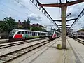 Bahn­hof Plovdiv, drei Sie­mens-De­si­ro-Die­sel­trieb­wa­gen