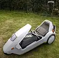 Sinclair C5 mit High-Vis-Mast zur besseren Erkennung
