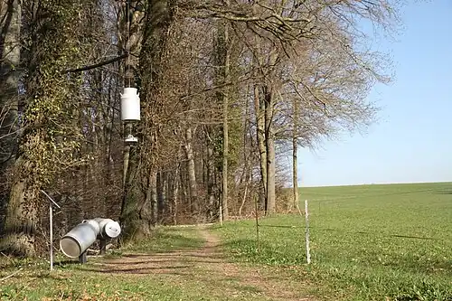 «Milchkannen / Bidons à lait» von Manfred Zurkinden/Buba