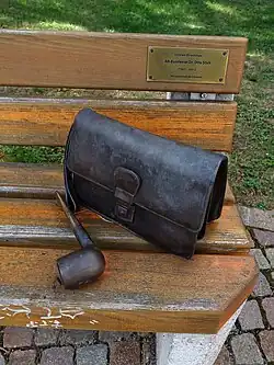 Anton Otto Stich (1927–2012) Ehrenbürger von Dornach, Solothurn. Sitzbank vor dem Heimatmuseum Dornach