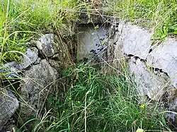 Blick auf den zubetonierten Eingang