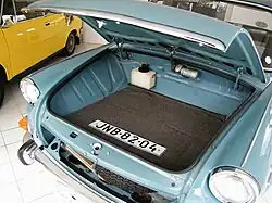 Bei Fahrzeugen mit einem Mittel- oder Heckmotor (wie z.&nbsp;B. dem Škoda 1000 MB) ist der Kofferraum häufig im Frontbereich