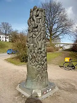 Skulptur „Die Auswan­derer“ von Ljubica Matulec