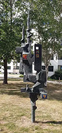 Gestufte Säule (1982) Berlin-Mariendorf