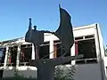 Skulptur vor der Mittelschule Inzeller Weg