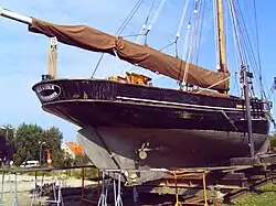 Nellie & Leslie: Ruder entlang des Achterstevens