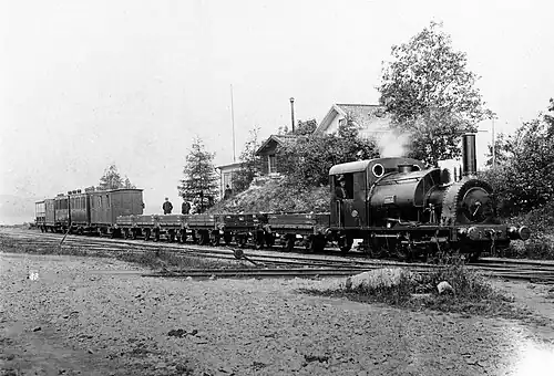 Lokomotive BARKEN mit einem gemischten Zug in Ludvika (1897)
