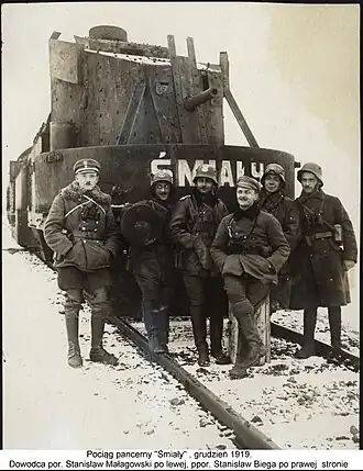 Der Artilleriewagen des Panzerzuges Śmiały im Dezember 1918.