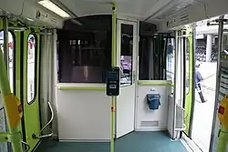 Einstiegsbereich eines Schnellstraßenbahnwagens