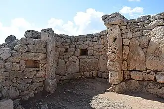 Nischen und Pfeiler im Inneren