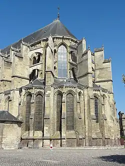 Chor von außen, maßwerklose Fenster teilweise sehr groß