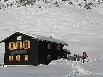 Die Sonnleitnerhütte in den Kitzbüheler Alpen noch mit der alten Fassade