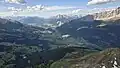 Blick nach Lenzerheide/Lai (im Hintergrund) und Sotgôt mit Savognin, Cunter, Riom, Parsonz, Tigignas und Salouf