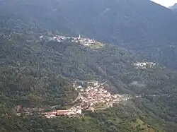 Sover und die Ortsteile Montesover (links) und Facendi (rechts) im Hintergrund