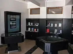 Exponate einiger Bücher