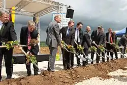 Symbolischer erster Spatenstich für den Ausbau der A&nbsp;8 und den Bau der Neubaustrecke Wendlingen–Ulm auf der Albhochfläche (7. Mai 2012)