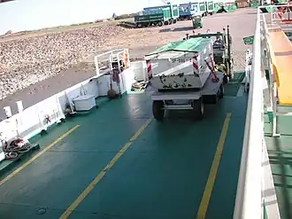 Entladung eines Mülltransportanhängers