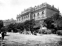 Das Hauptgebäude des Krankenhauses