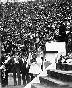 Spyridon Louis bei der&nbsp;Siegerehrung