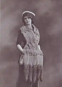 Schal und Muff aus Fehfell, mit gedrehten Fehschweifen (Stöckig & Co., Dresden, 1912)