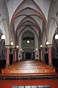 Mittelschiff und Empore