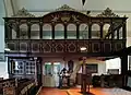 Die Empore gegenüber der Eingangstür