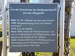 Informationstafel über die Wolfgangskapelle und den Pfingstritt