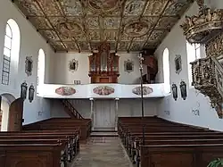 Kirchenraum mit Blick zur Orgel